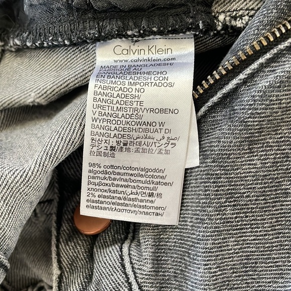Calvin Klein dark gray denim with blowouts high rise, Size 28 raw hem - Picture 4 of 12